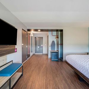 King Room Bath Tub Mobility Access